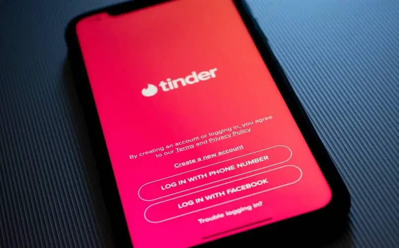 How to log into Tinder, the popular dating app, using a computer or mobile device