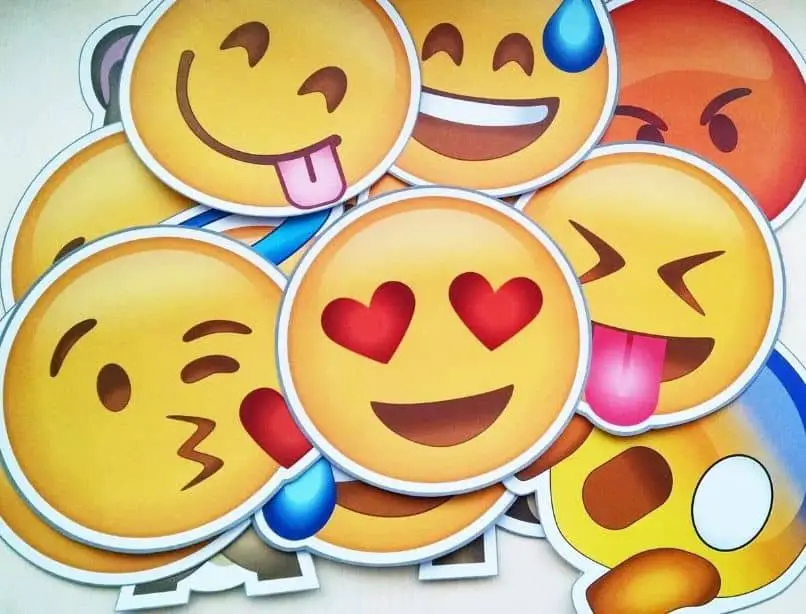 Whatsapp smileys lustige geschichten mit WhatsApp Emoji